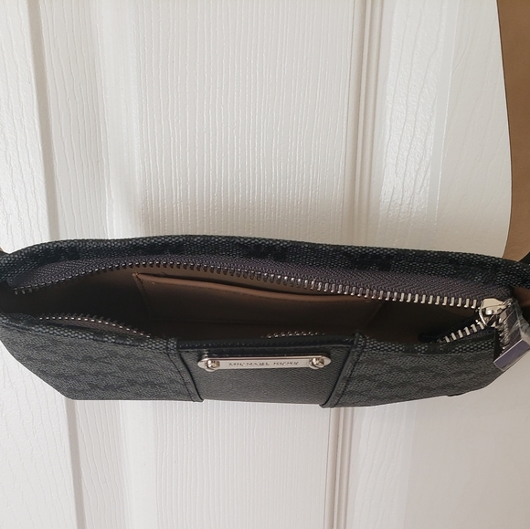 New Michael Kors belt bag - Picture 3 of 4